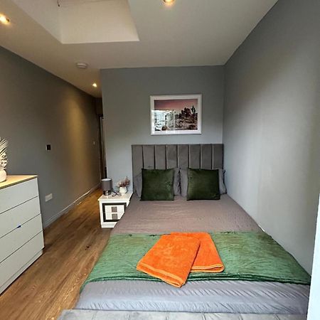 2 Bedroom Flat In Euston 2 Mins Away From Station, No Lift Лондон Екстериор снимка