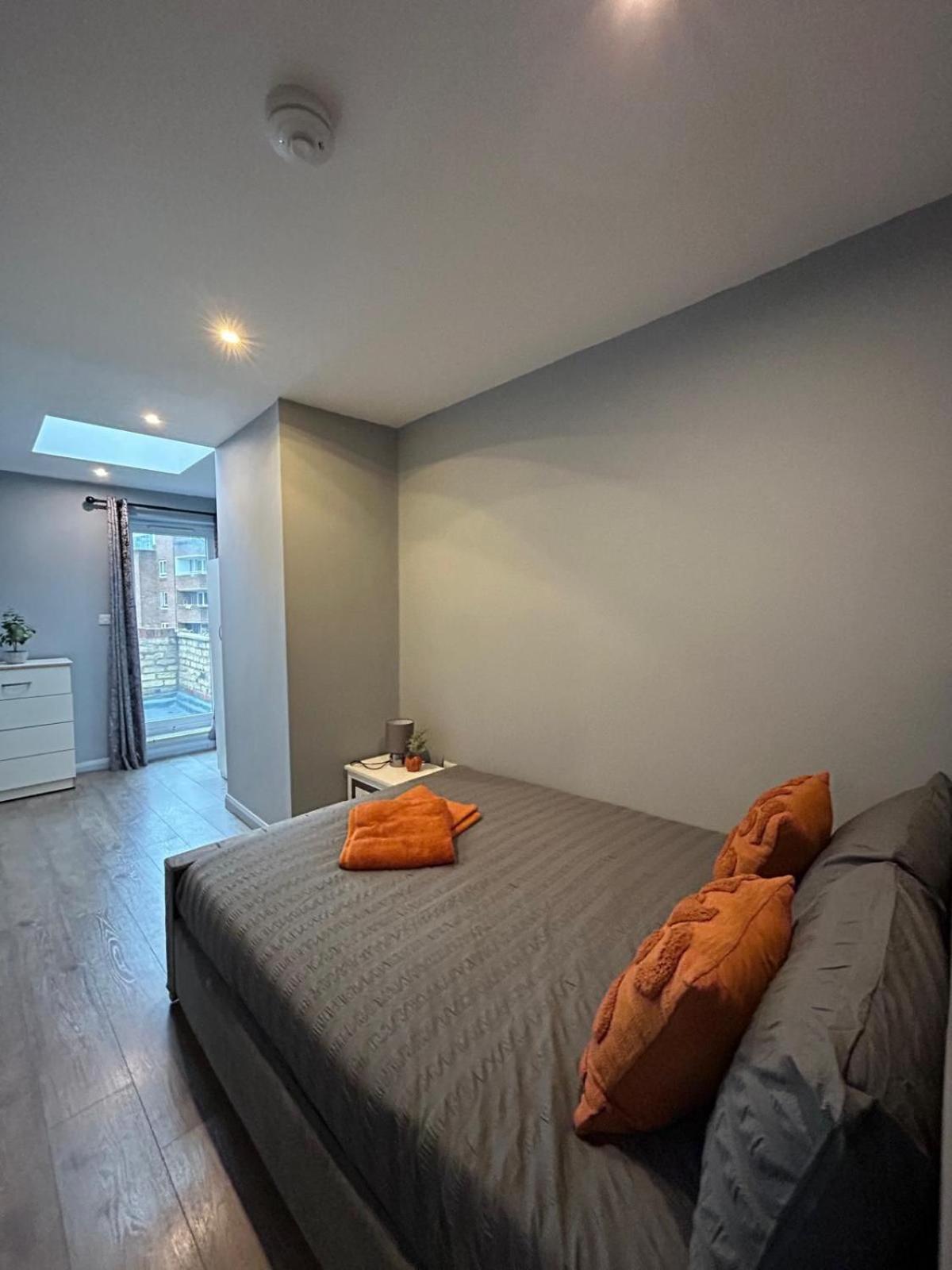2 Bedroom Flat In Euston 2 Mins Away From Station, No Lift Лондон Екстериор снимка