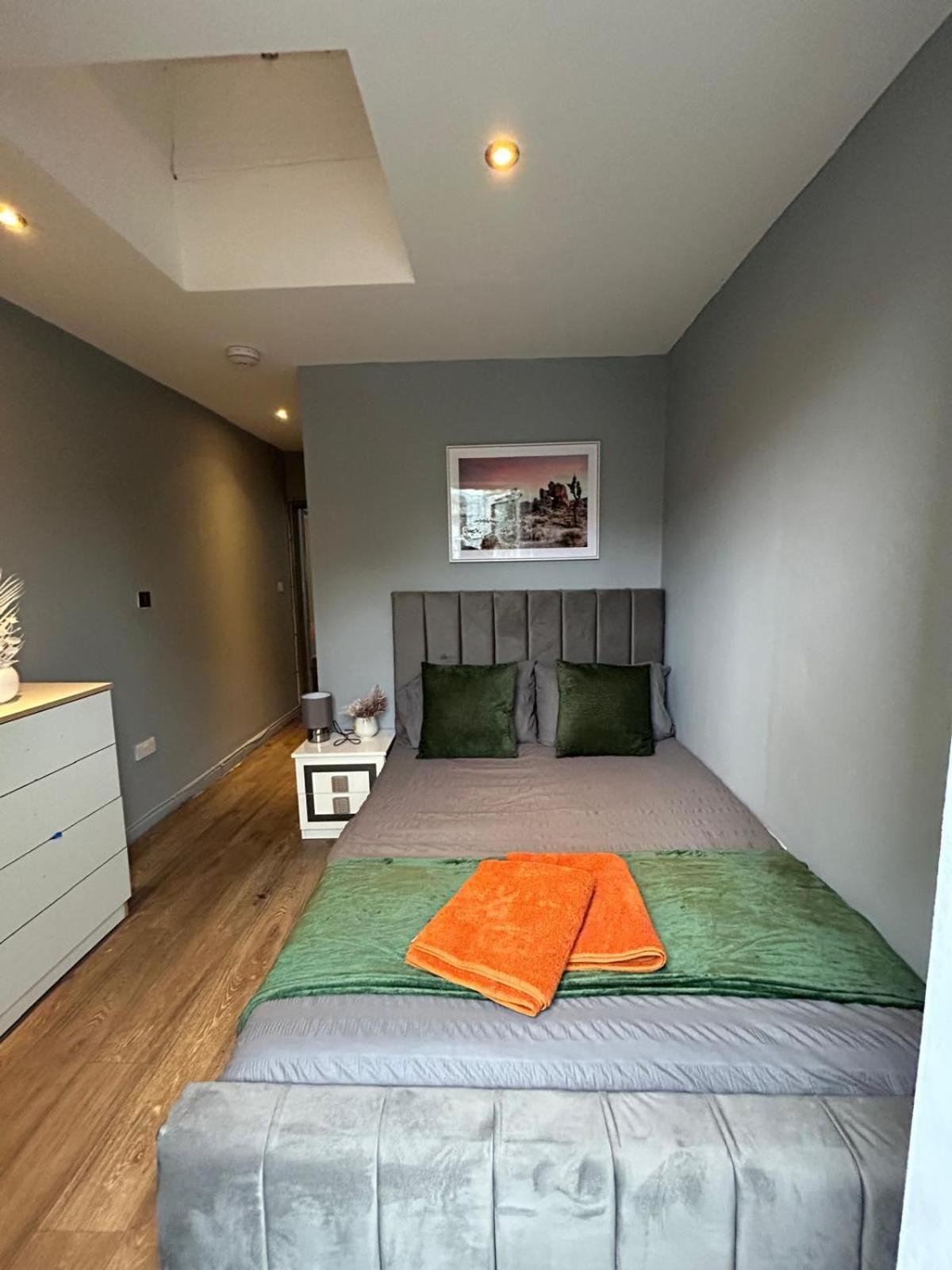 2 Bedroom Flat In Euston 2 Mins Away From Station, No Lift Лондон Екстериор снимка