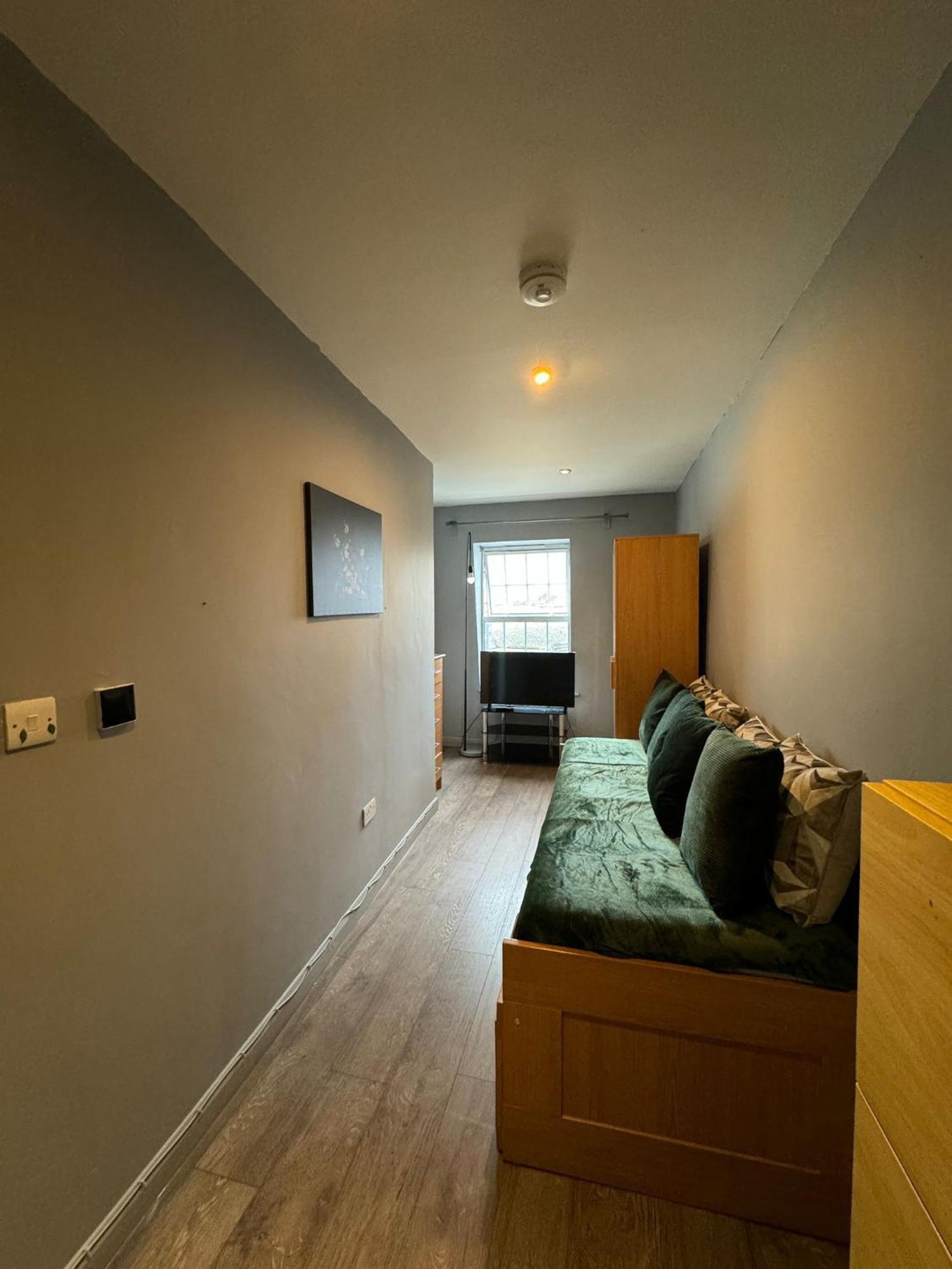 2 Bedroom Flat In Euston 2 Mins Away From Station, No Lift Лондон Екстериор снимка