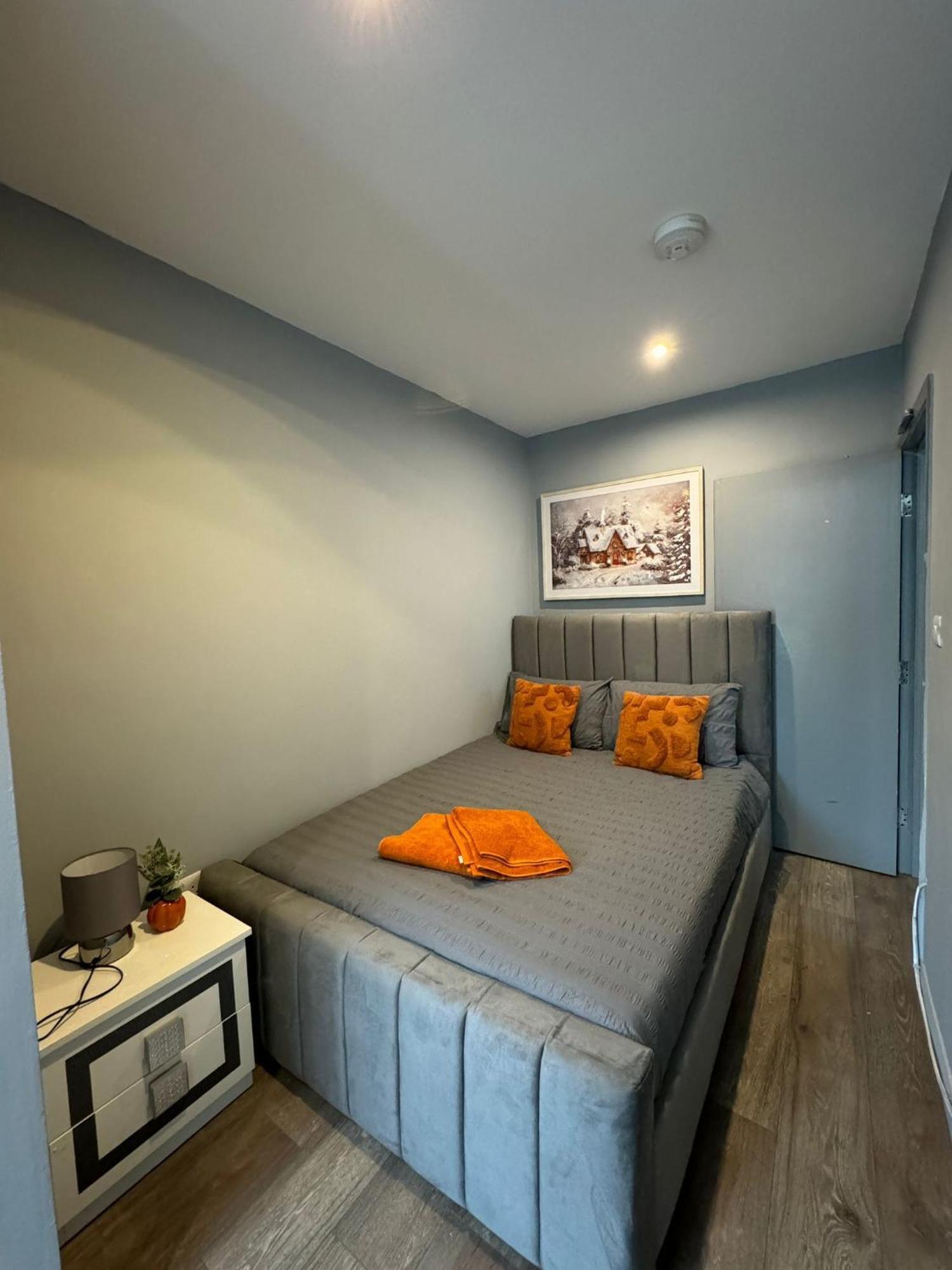 2 Bedroom Flat In Euston 2 Mins Away From Station, No Lift Лондон Екстериор снимка