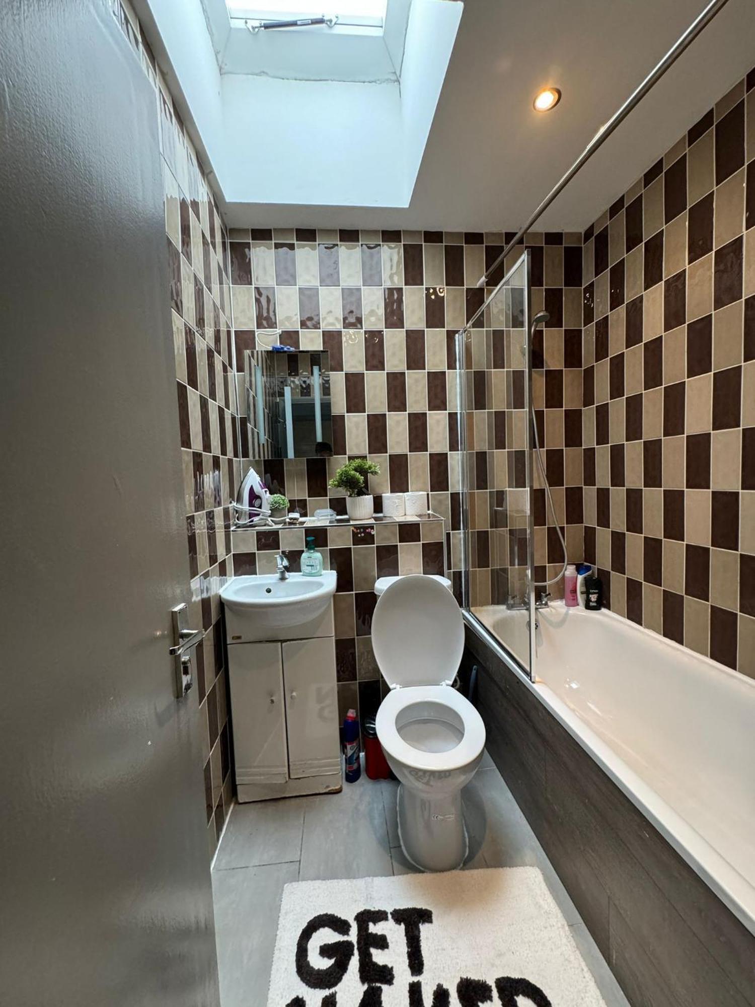2 Bedroom Flat In Euston 2 Mins Away From Station, No Lift Лондон Екстериор снимка